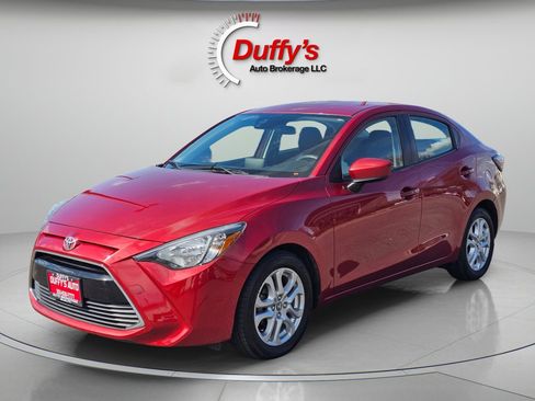 Used 2017 Toyota Yaris iA FWD image 12