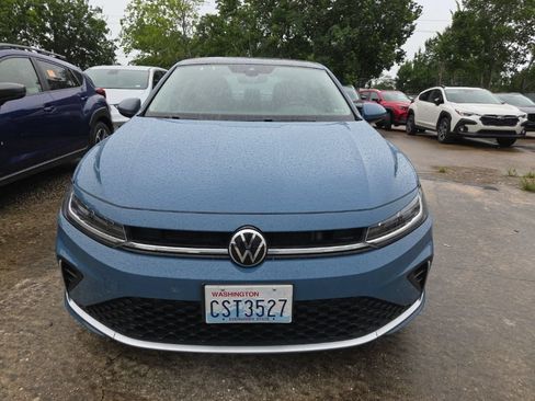 Used 2025 Volkswagen Jetta SE FWD image 7