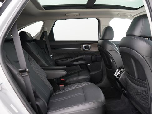 Used 2023 Kia Sorento SX Prestige image 14