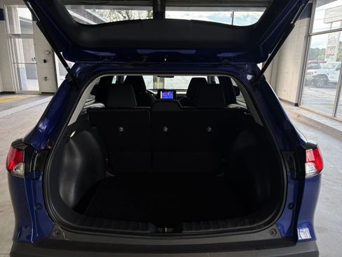 Used 2025 Toyota Corolla Cross LE image 30