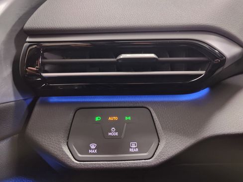 Used 2024 Volkswagen ID.4 2WD image 24