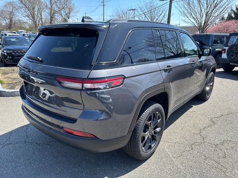 New 2025 Jeep Grand Cherokee Limited w/ Trailer Tow Package AWD/4WD image 6