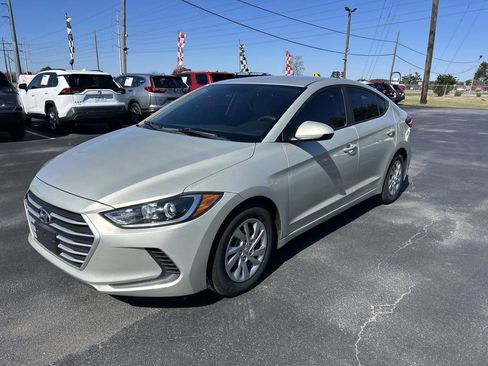 Used 2017 Hyundai Elantra SE w/ Cargo Package image 1