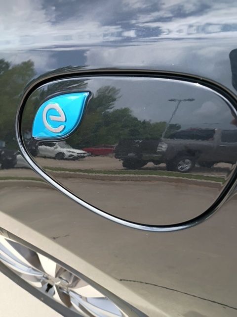 Used 2024 Chrysler Pacifica Limited FWD image 13