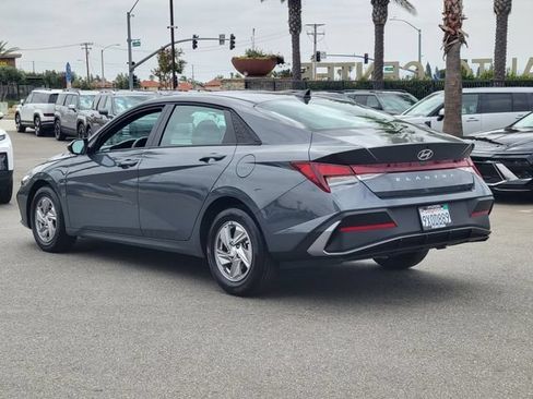 Certified 2026 Hyundai Elantra SE FWD image 3
