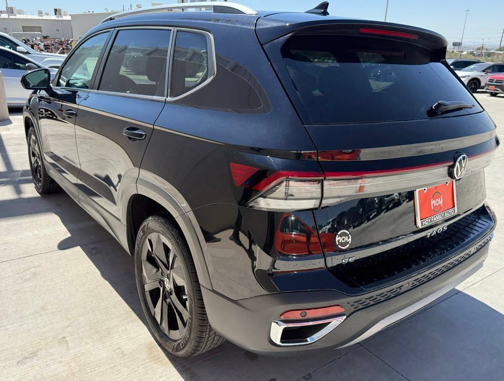 Certified 2025 Volkswagen Taos SE FWD image 7