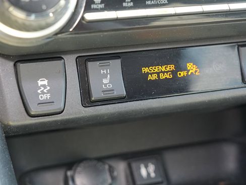 Used 2019 Toyota RAV4 XLE w/ Convenience Package AWD/4WD image 30
