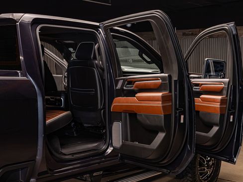 Used 2024 GMC Sierra 3500 Denali Ultimate image 31