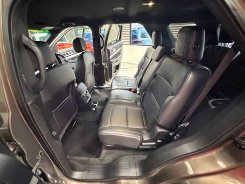 Used 2016 Ford Explorer XLT w/ Equipment Group 202A AWD/4WD image 51