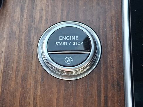 Used 2024 Mercedes-Benz C 300 4MATIC Sedan image 23