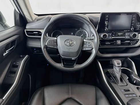 Used 2021 Toyota Highlander XLE AWD/4WD image 24