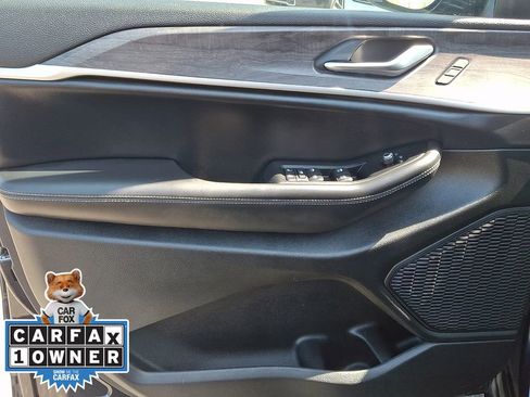 Used 2023 Jeep Grand Cherokee L Limited image 14