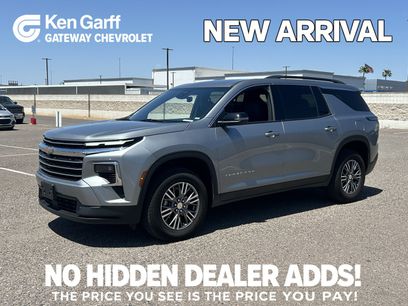 Used 2025 Chevrolet Traverse LT