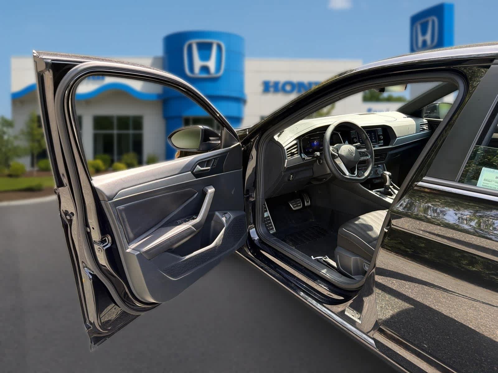 Used 2024 Volkswagen Jetta Sport FWD image 11