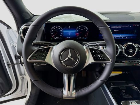 New 2026 Mercedes-Benz GLB 250 4MATIC image 13