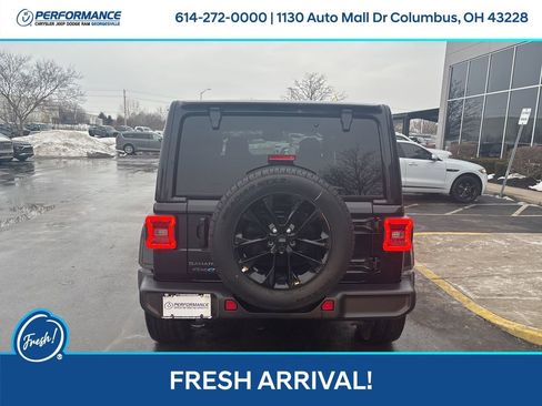 Used 2025 Jeep Wrangler Unlimited Sahara image 5