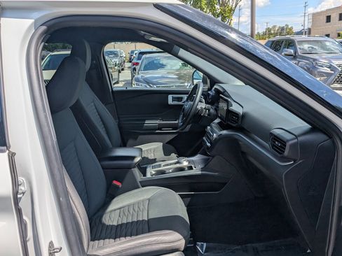 Used 2020 Ford Explorer XLT image 11
