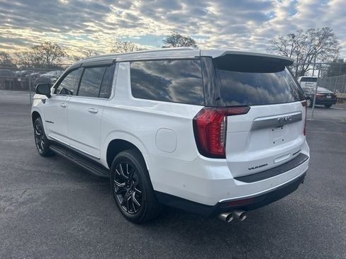 Used 2023 GMC Yukon XL Denali w/ Advanced Technology Package image 3