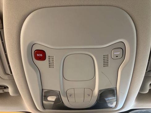 Used 2023 Jeep Renegade Latitude image 22