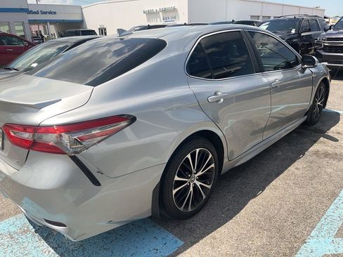 Used 2019 Toyota Camry SE FWD image 5