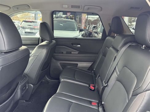 Used 2018 Toyota RAV4 XLE image 41