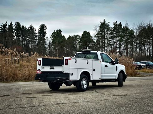 Used 2019 Ford F350 XL w/ Power Equipment Group image 4