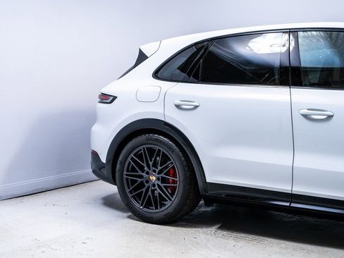 New 2026 Porsche Cayenne GTS image 11