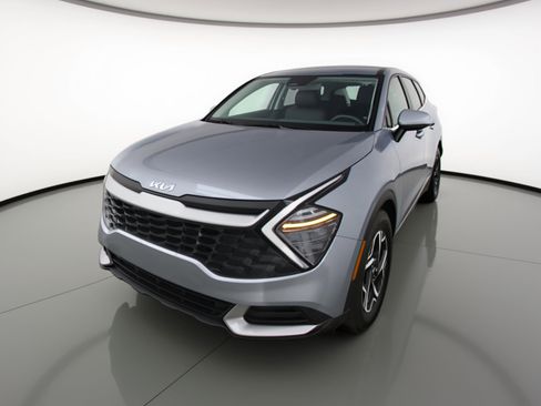 Used 2025 Kia Sportage LX image 3