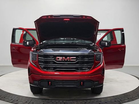 Used 2024 GMC Sierra 1500 AT4 w/ Technology Package AWD/4WD image 10