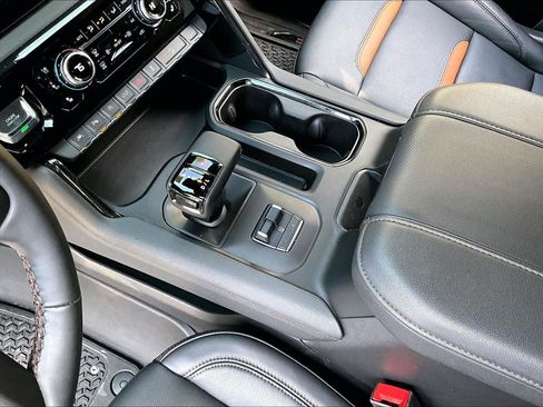 Used 2025 GMC Sierra 1500 AT4 w/ AT4 Premium Package AWD/4WD image 15