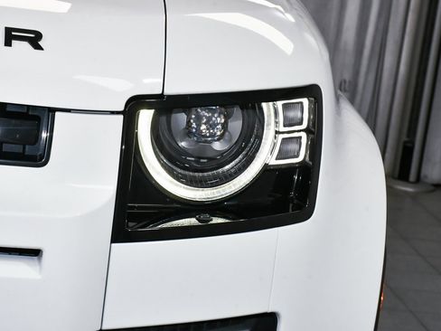 Used 2025 Land Rover Defender 110 S image 78