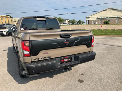 Used 2021 Nissan Titan PRO-4X w/ Pro-4x Convenience Package AWD/4WD image 6