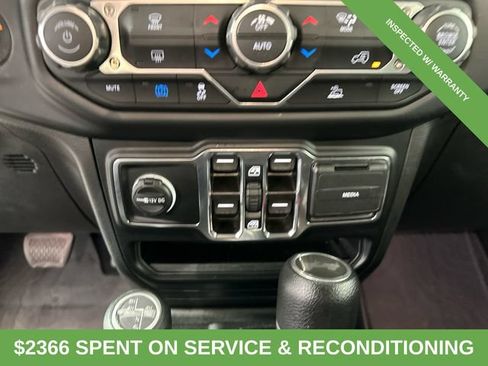 Used 2023 Jeep Wrangler Unlimited w/ Convenience Group AWD/4WD image 29