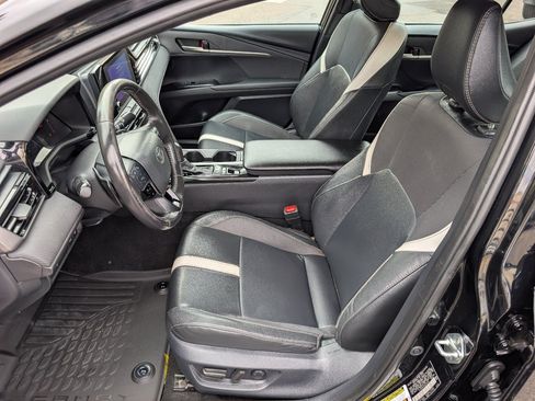 Used 2025 Toyota Camry SE FWD image 2
