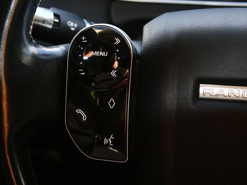 Used 2020 Land Rover Range Rover Evoque SE image 16