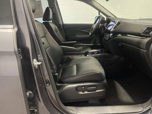 Certified 2017 Honda Pilot Touring image 31