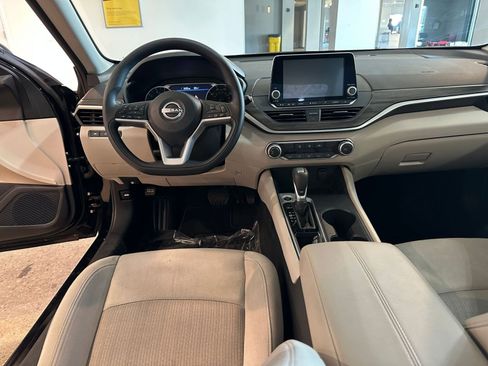 Used 2025 Nissan Altima 2.5 SV image 33