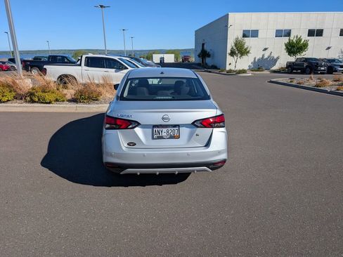 Used 2023 Nissan Versa S FWD image 4