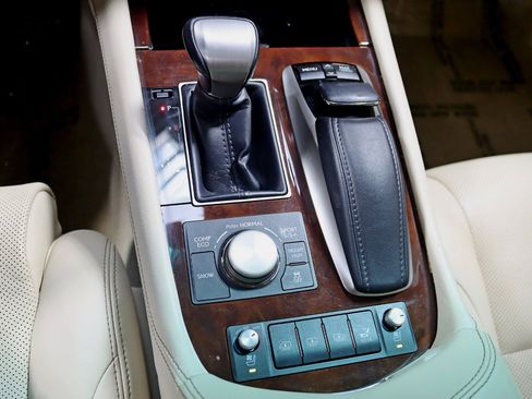 Used 2013 Lexus LS 460 AWD w/ Ultra Luxury Pkg image 23
