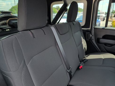 Used 2023 Jeep Wrangler Unlimited Sport AWD/4WD image 22