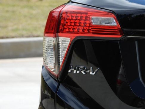 Used 2021 Honda HR-V Sport image 9