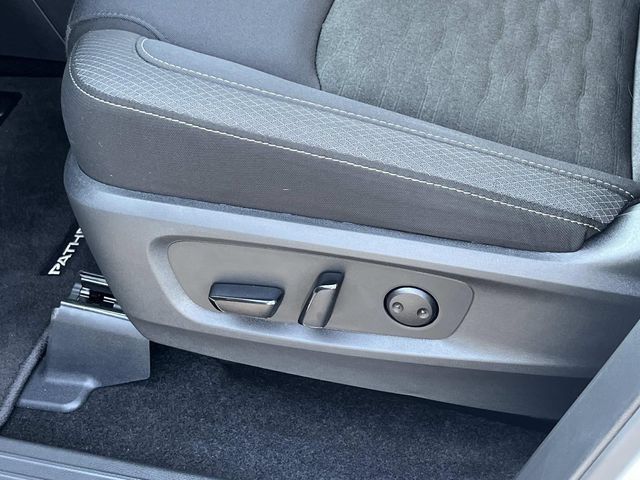 Used 2025 Nissan Pathfinder SV FWD image 29