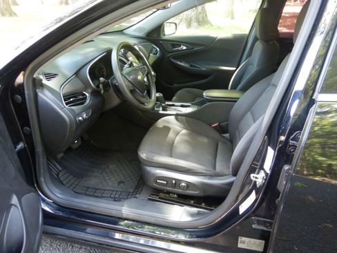Used 2020 Chevrolet Malibu LT FWD image 13