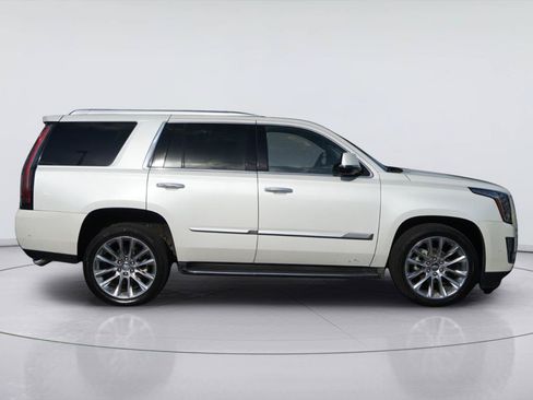 Used 2017 Cadillac Escalade Luxury RWD image 5