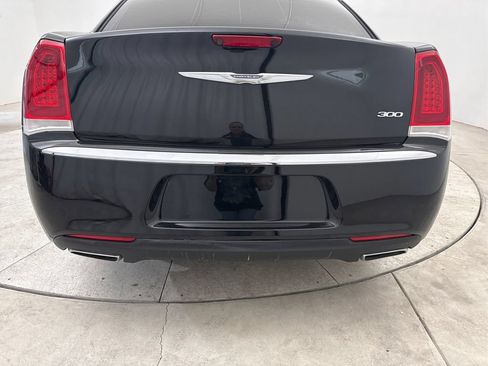 Used 2018 Chrysler 300 Touring w/ Driver Convenience Group RWD image 26