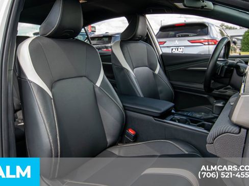 Used 2025 Toyota Camry SE image 14