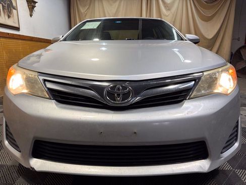 Used 2012 Toyota Camry LE FWD image 3