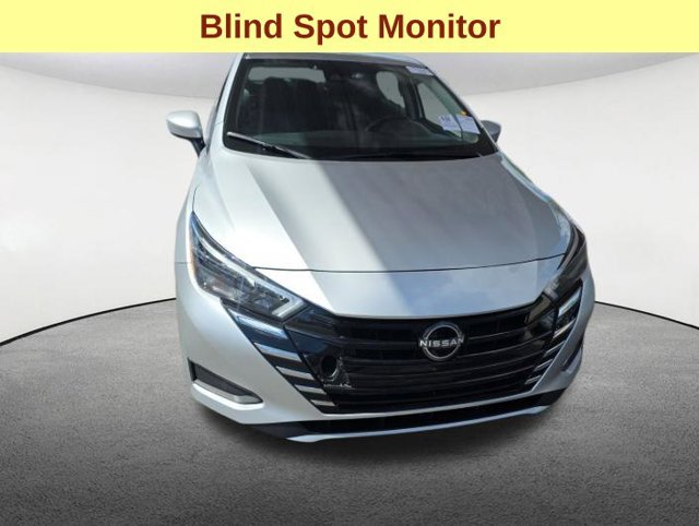 Used 2025 Nissan Versa SV FWD image 4