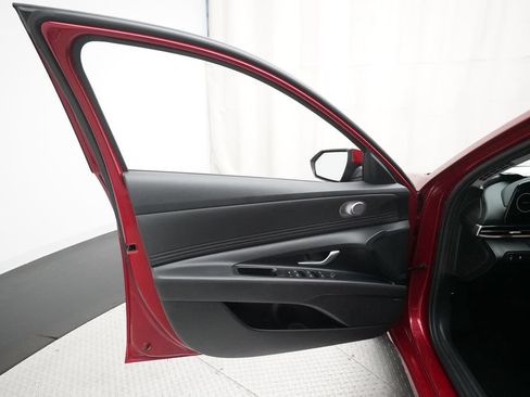 Used 2025 Hyundai Elantra Limited FWD image 27