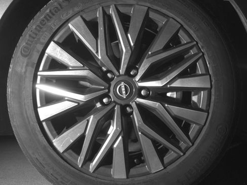 Used 2025 Nissan Altima 2.5 SV FWD image 16